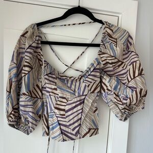 Open back, patterned shirt